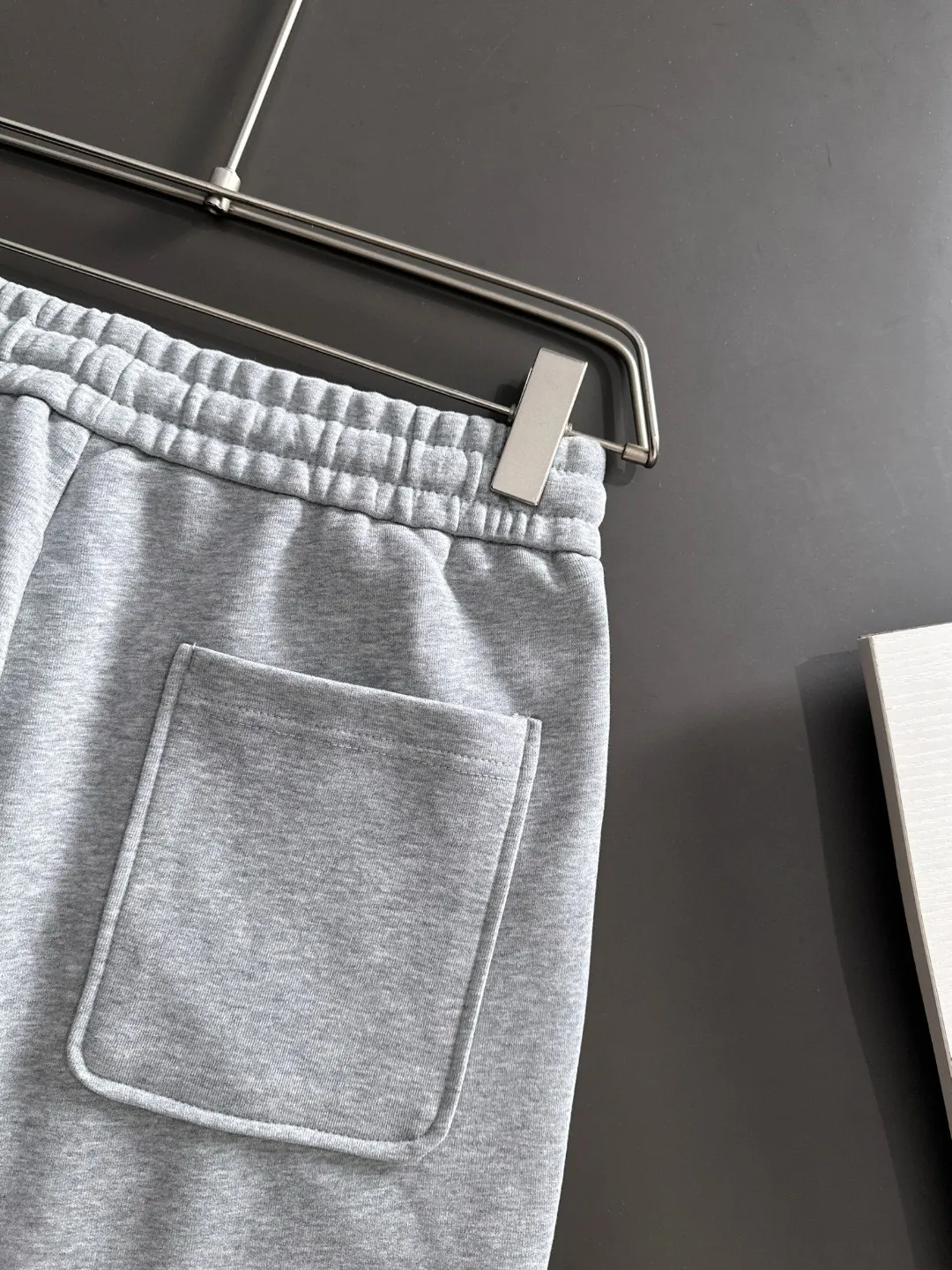 P155， （ ， ） Logo Black White ：Black Gray Light Gray Dark Gray Size 29-36